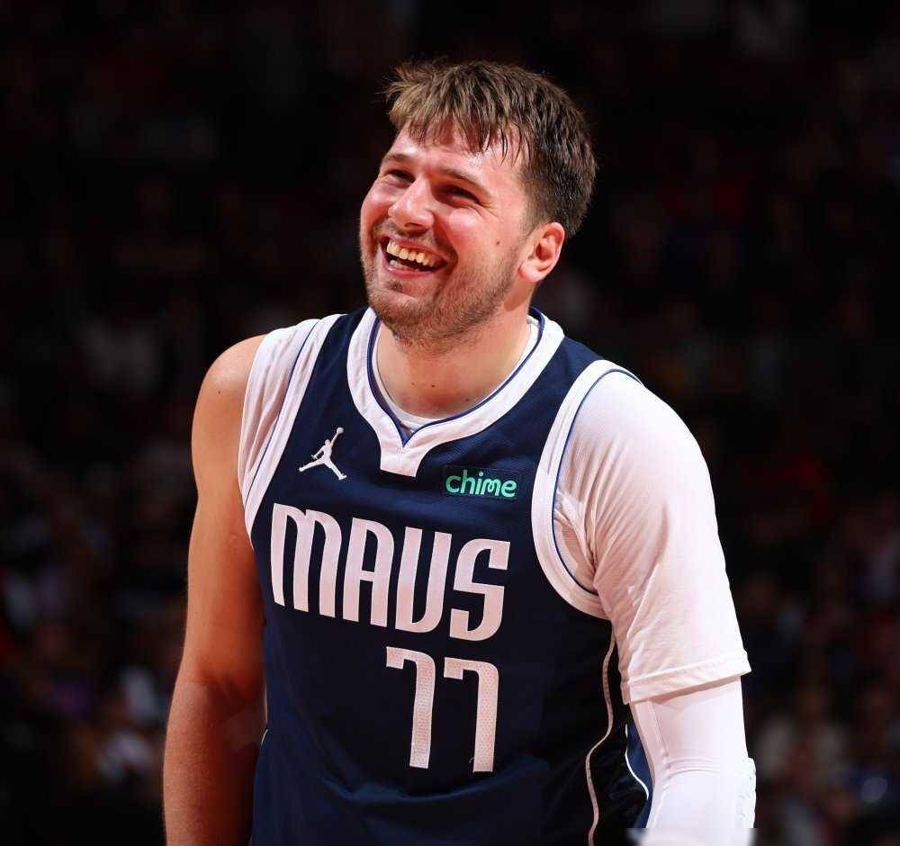 东契奇连续二十场比赛得分超过突破纪录，快船挑战极限！