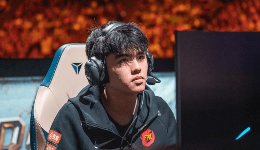 Doinb关键节点问鼎冠军，巴塞罗那带队取胜！